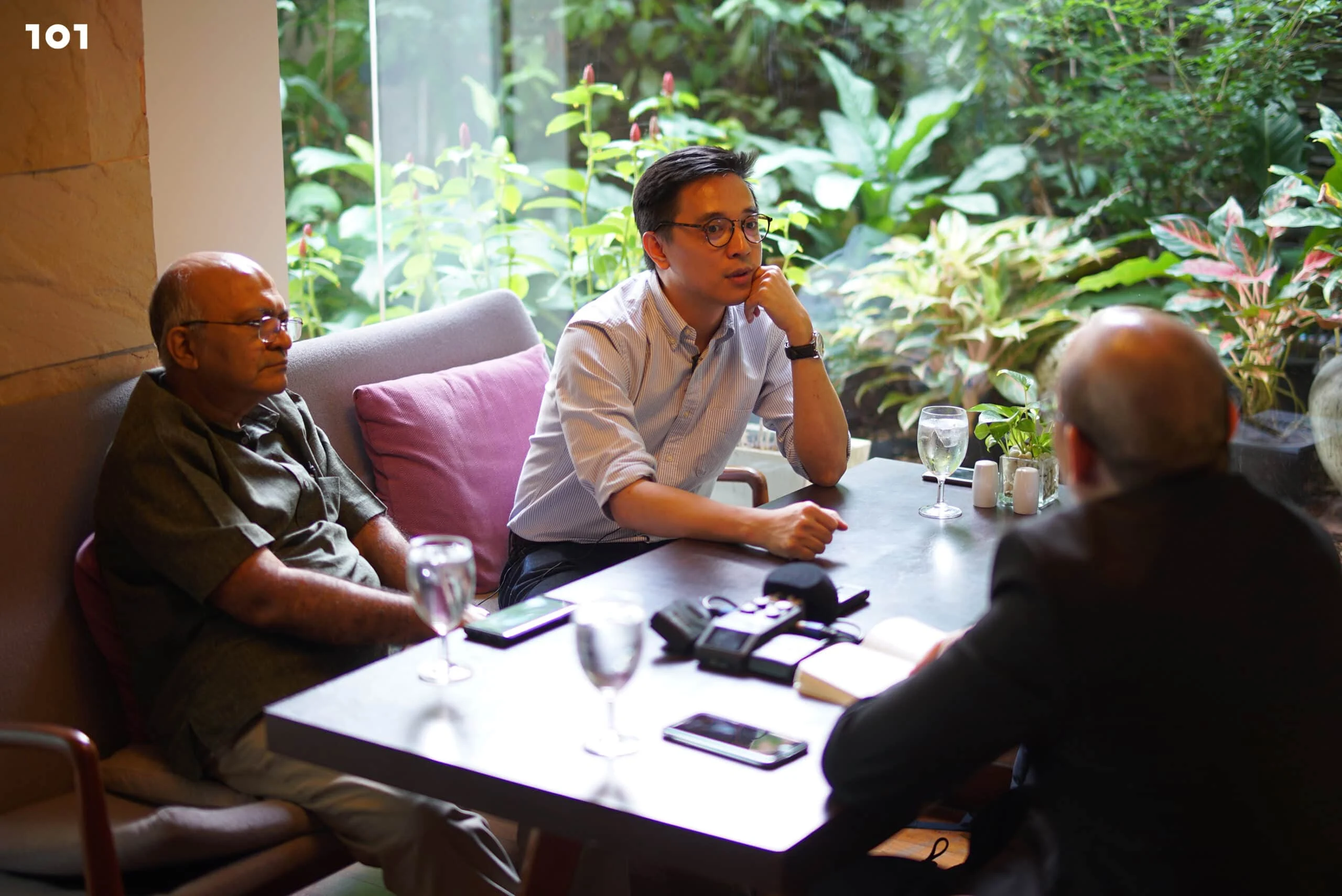 101 Roundtable : ประจักษ์ ก้องกีรติ เกษียร เตชะพีระ ชัยวัฒน์ สถาอานันท์ ปกป้อง จันวิทย์
