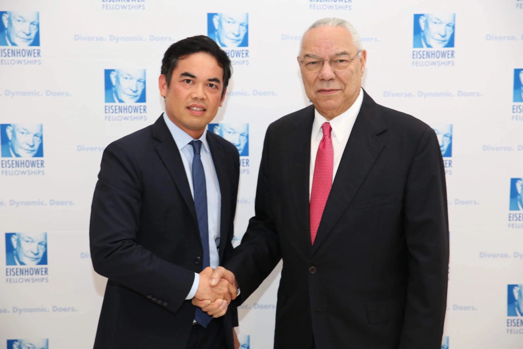 พิพัฒน์ เหลืองนฤมิตชัย โคลิน พาวเวลล์