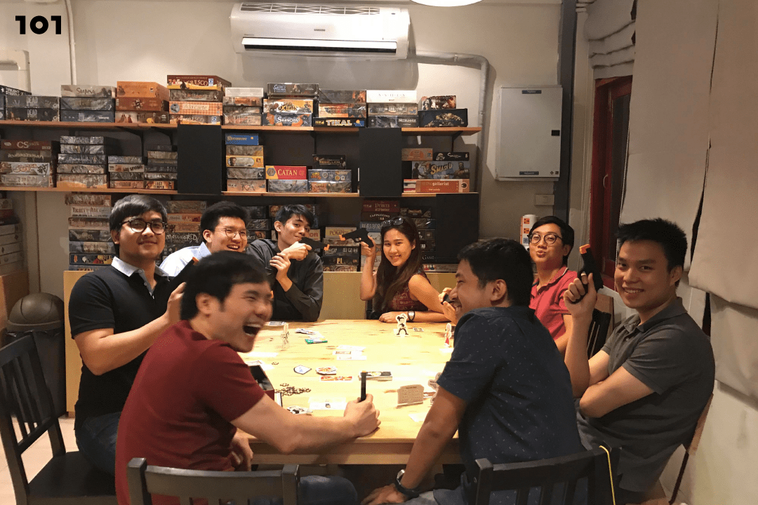 บรรยากาศชั้น 2 ของ Let's Say Café ที่เป็นห้องเล่นบอร์ดเกม