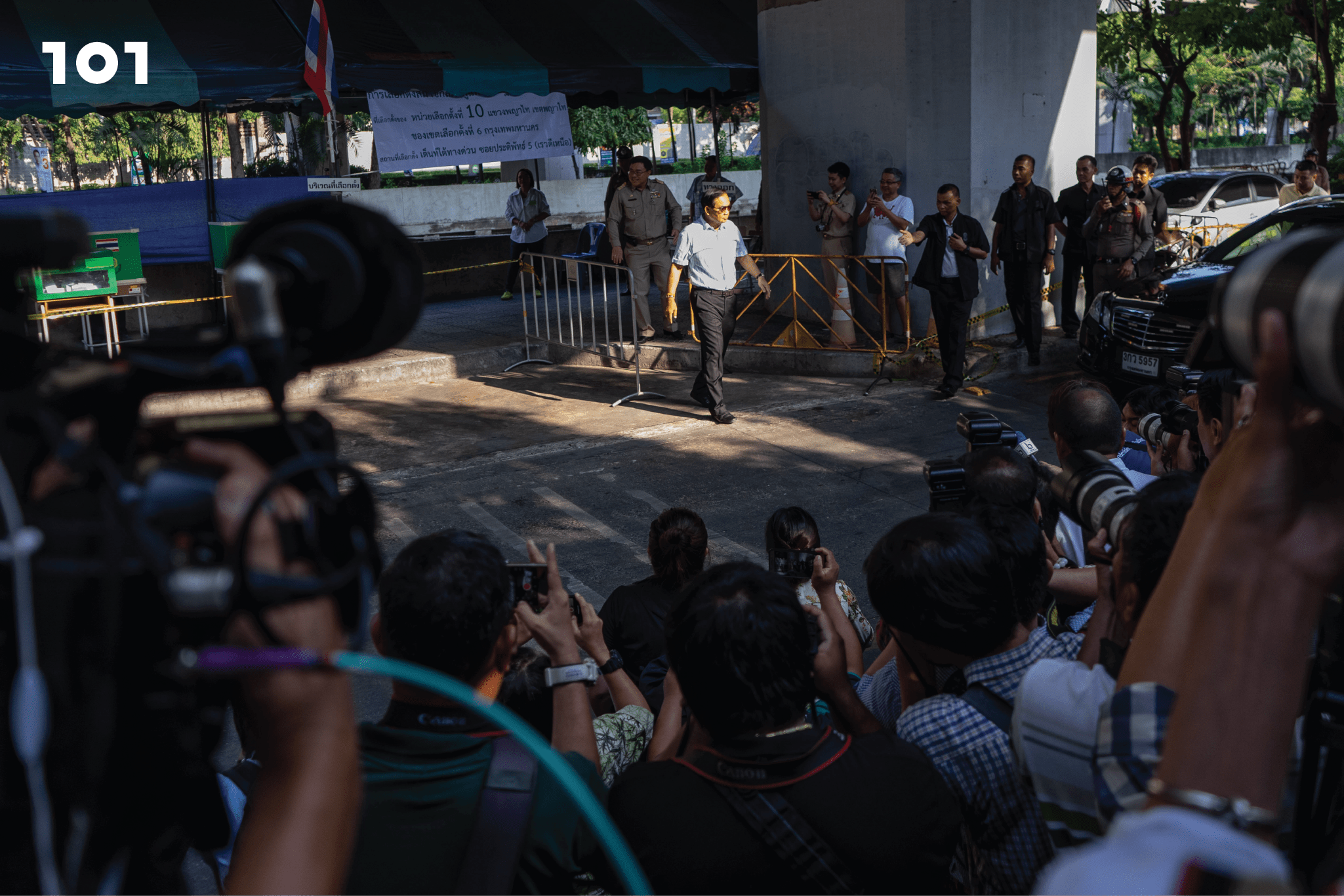 เมื่อทหารออกไปเลือกตั้ง ประยุทธ์ เดิน