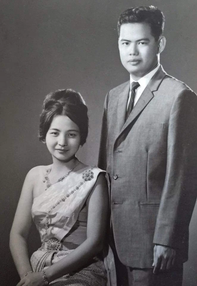 วันมงคลสมรส 17 พฤษภาคม 2506 (ภาพจาก FB อภิณี ธรรมโน)