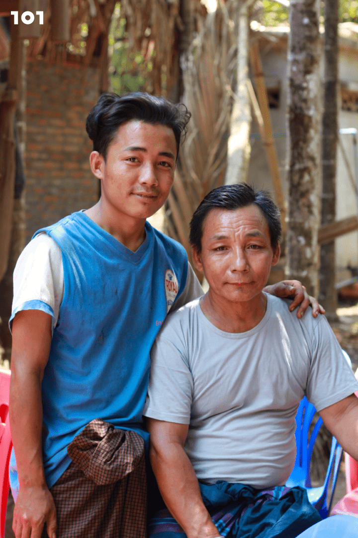 กะหงอ (ลูกชาย) พะตี่ เคโดะ (พ่อ ตัวแทนหมู่บ้านตะบิวชอง และเจ้าของบ้าน)