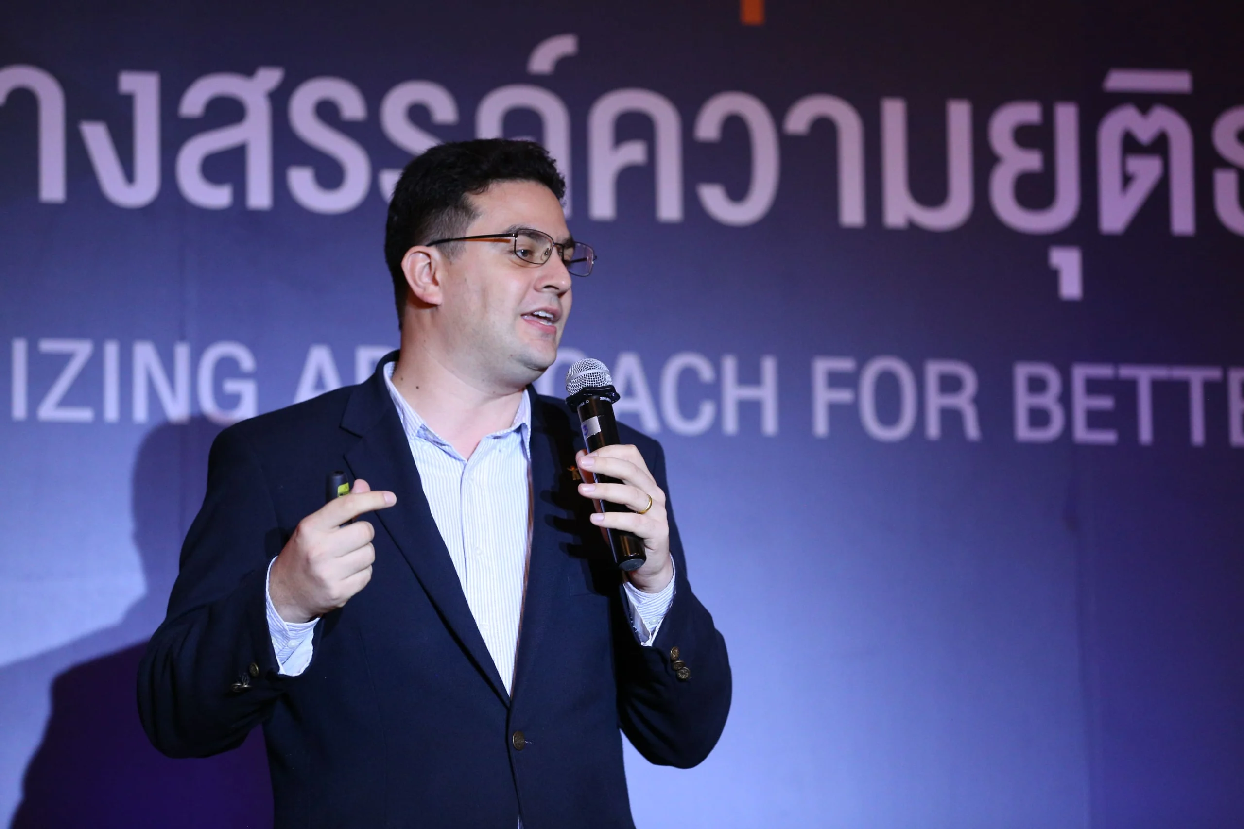 คุณอิสดอร์ เรโอด์ ผู้ช่วยประธานและผู้ประสานงานโครงการพัฒนาชนบท มูลนิธิมีชัยวีระไวทยะ สมาคมพัฒนาประชากรและชุมชน