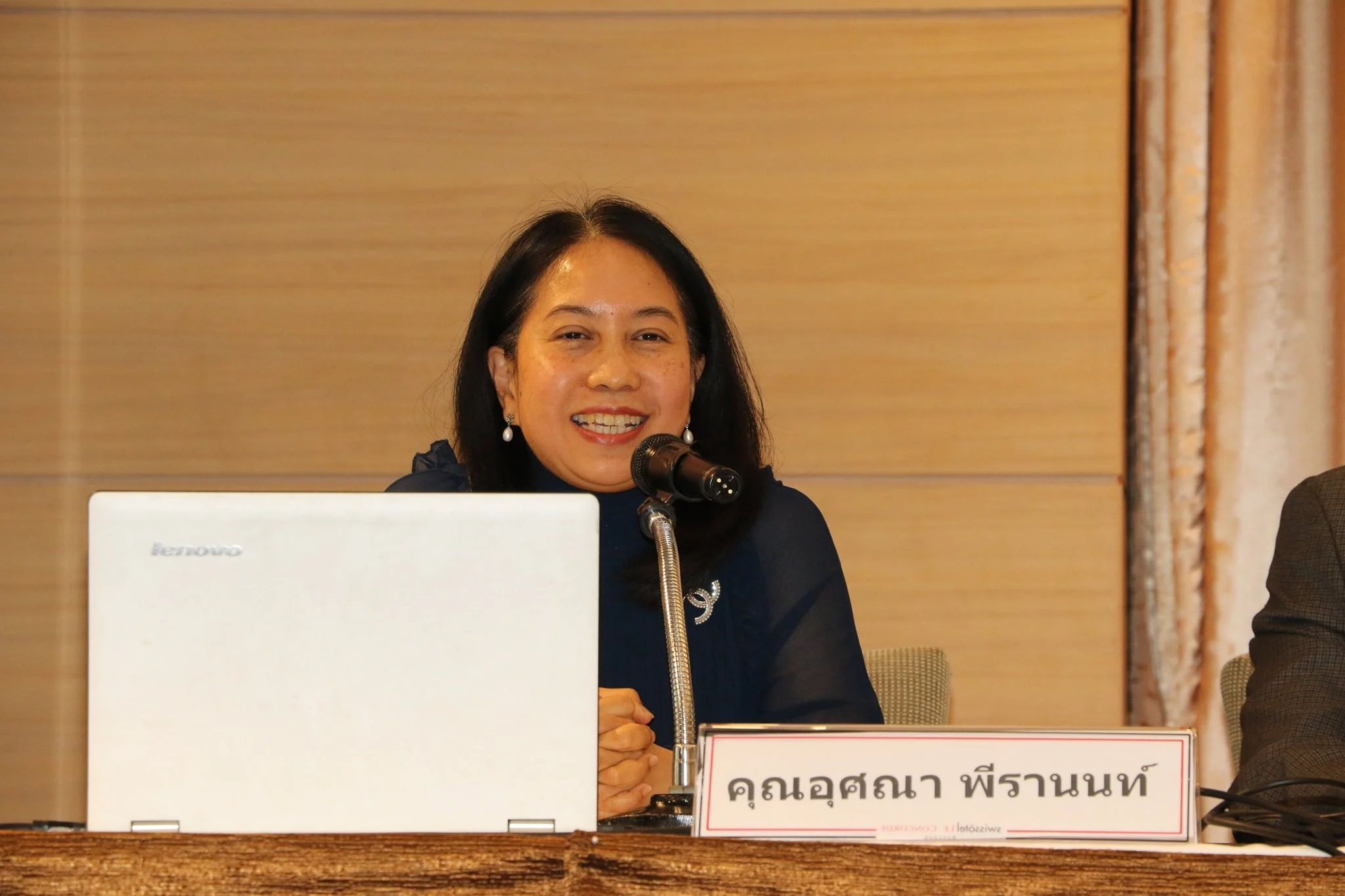 ระเบียบโลกที่กลับหัวกลับหาง - อุศณา พีรานนท์