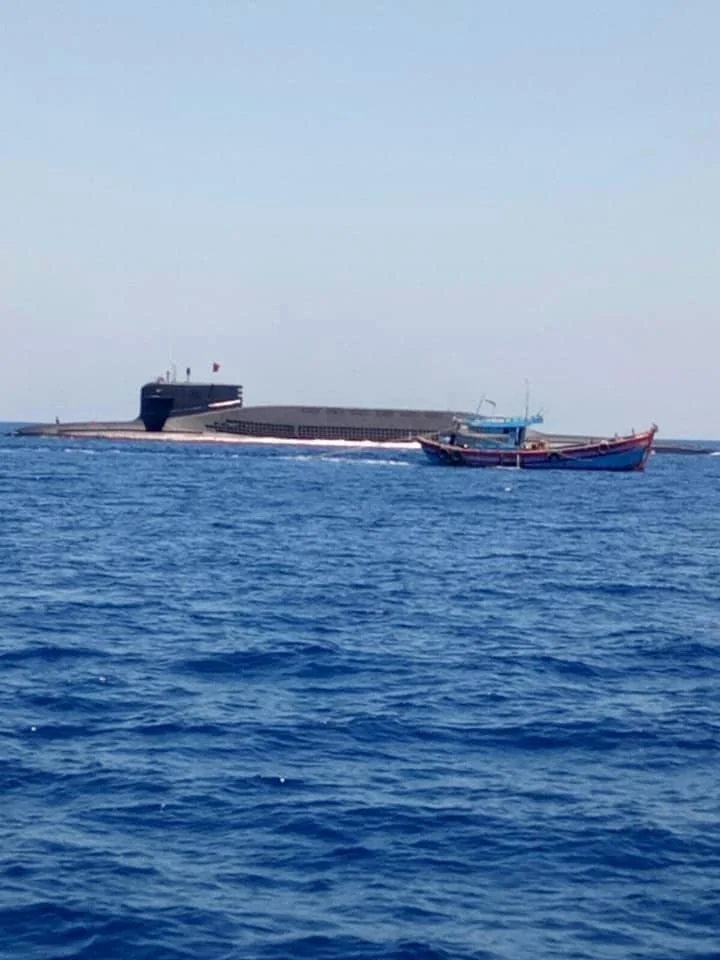 เรือดำน้ำพลังงานนิวเคลียร์บรรทุกขีปนาวุธ (nuclear-powered ballistic missile submarine (SSBN))