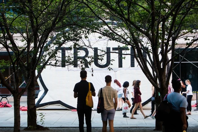 พื้นที่ปลอดภัยสำหรับใครที่พร้อมพูด ‘ความจริง’ The truth booth