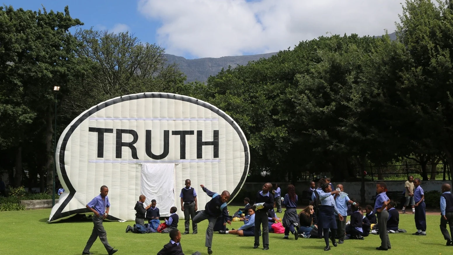 พื้นที่ปลอดภัยสำหรับใครที่พร้อมพูด ‘ความจริง’ The truth booth