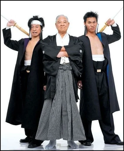หลี่คอสเพลย์เป็นผู้อำนวยการโรงเรียนนายร้อยลูกผู้ชาย
