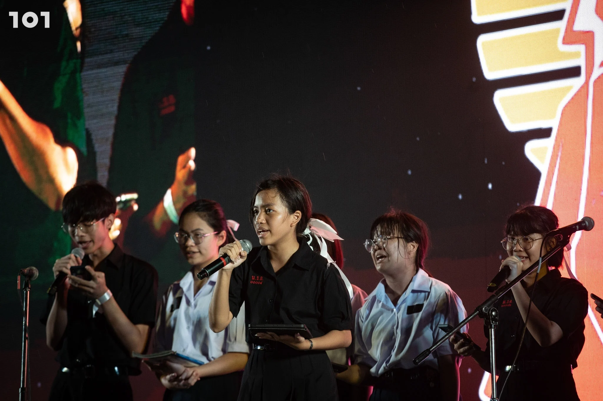 นักเรียนไทยบนเวทีปราศรัย
