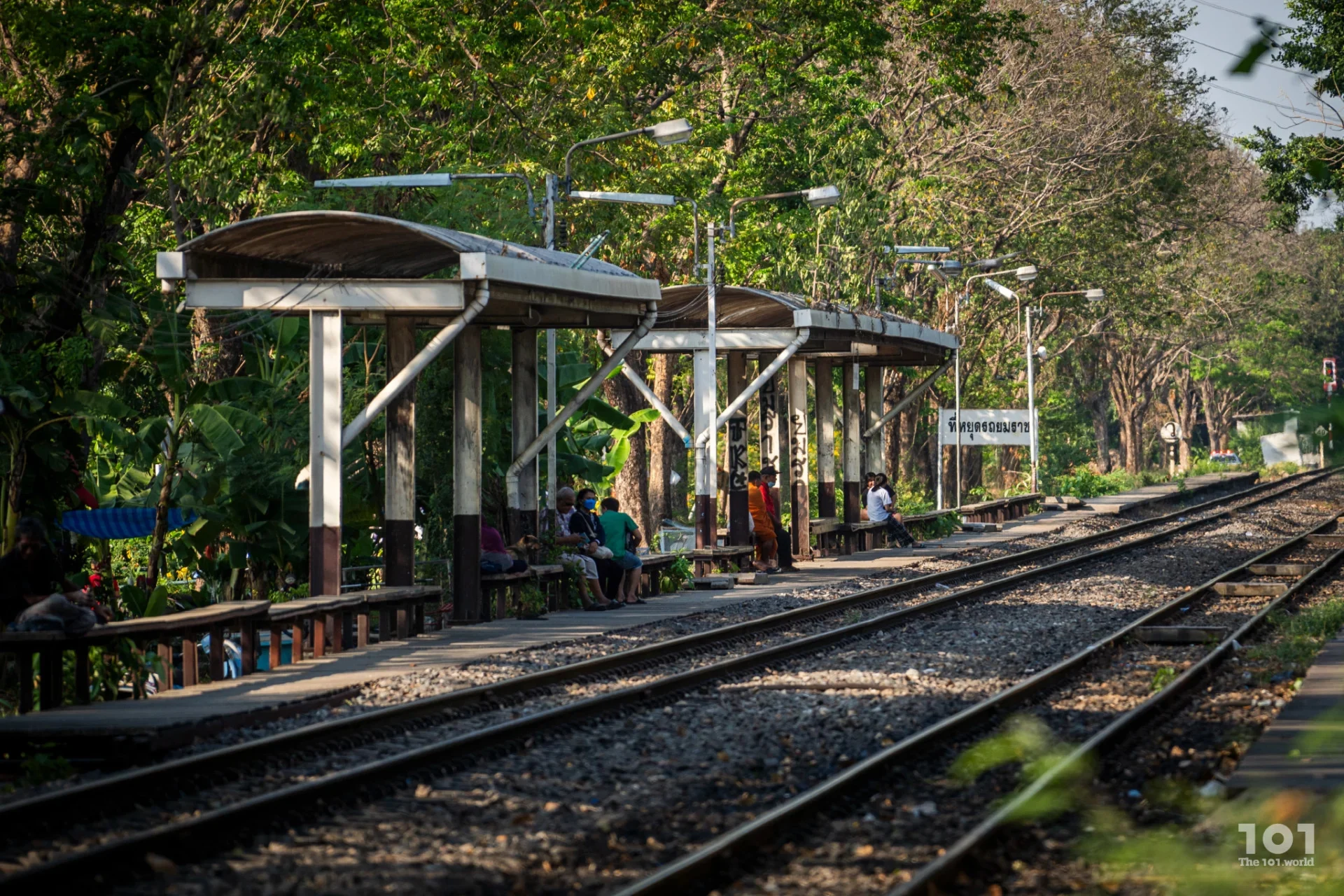 ‘อยากเรียน ไม่ได้เรียน’ : เสียงจาก ‘ชุมชนโค้งรถไฟยมราช’ เมื่อเด็กกลางเมืองเข้าไม่ถึงการศึกษา
