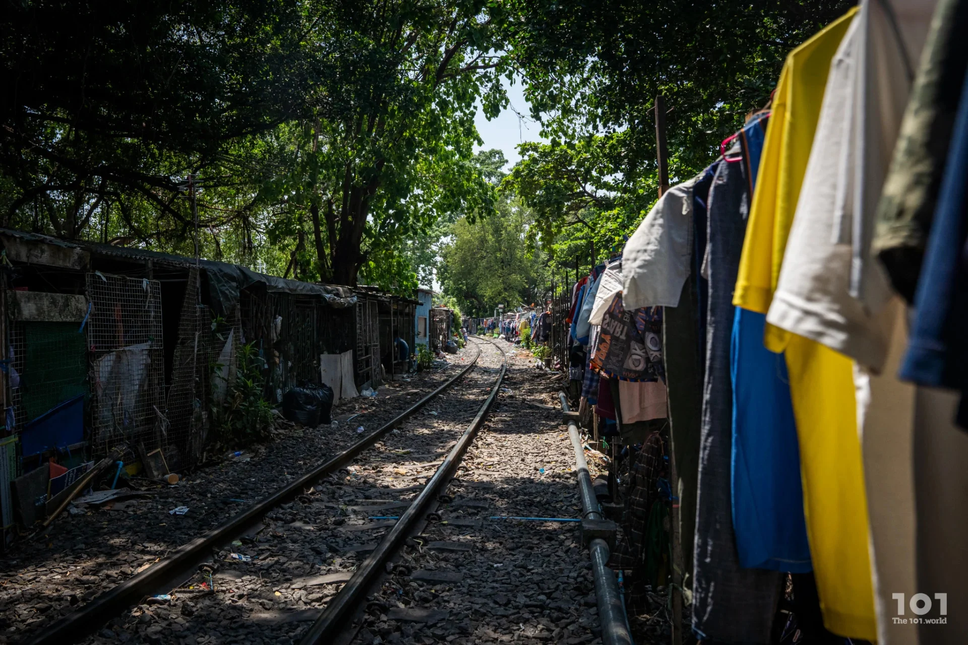 ‘อยากเรียน ไม่ได้เรียน’ : เสียงจาก ‘ชุมชนโค้งรถไฟยมราช’ เมื่อเด็กกลางเมืองเข้าไม่ถึงการศึกษา